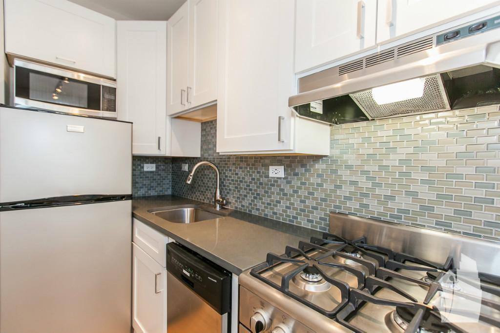 Apartment for rent at 511 W Belmont Ave #3, Chicago, IL 60657