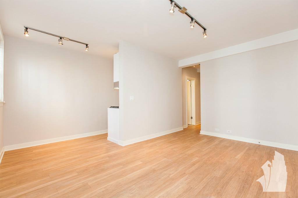 Apartment for rent at 511 W Belmont Ave #3, Chicago, IL 60657