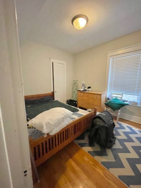 Apartment for rent at 910 W Waveland Ave #1, Chicago, IL 60613