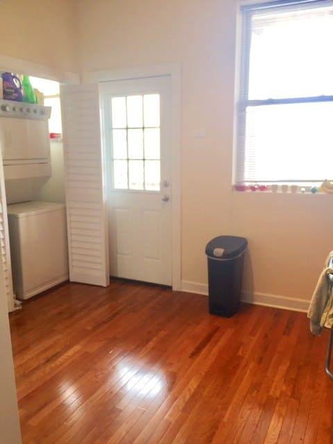 Apartment for rent at 910 W Waveland Ave #1, Chicago, IL 60613