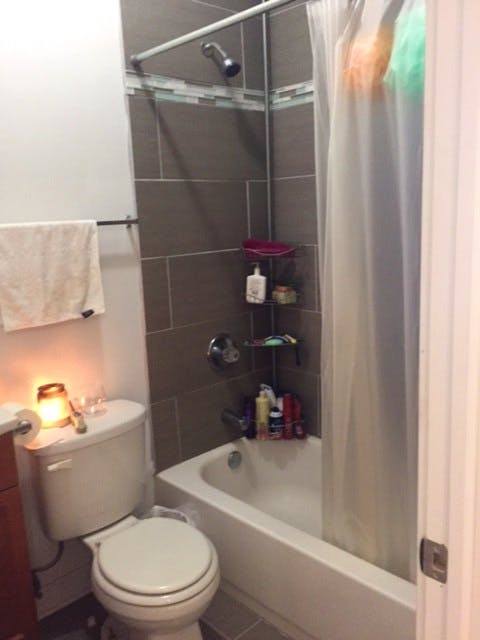 Apartment for rent at 910 W Waveland Ave #1, Chicago, IL 60613