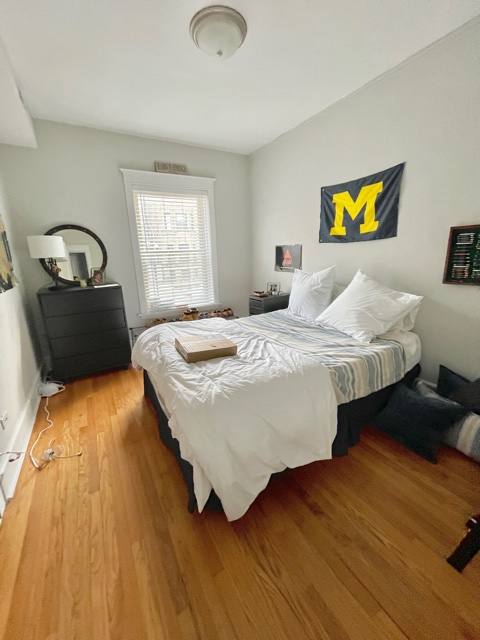 Apartment for rent at 910 W Waveland Ave #1, Chicago, IL 60613