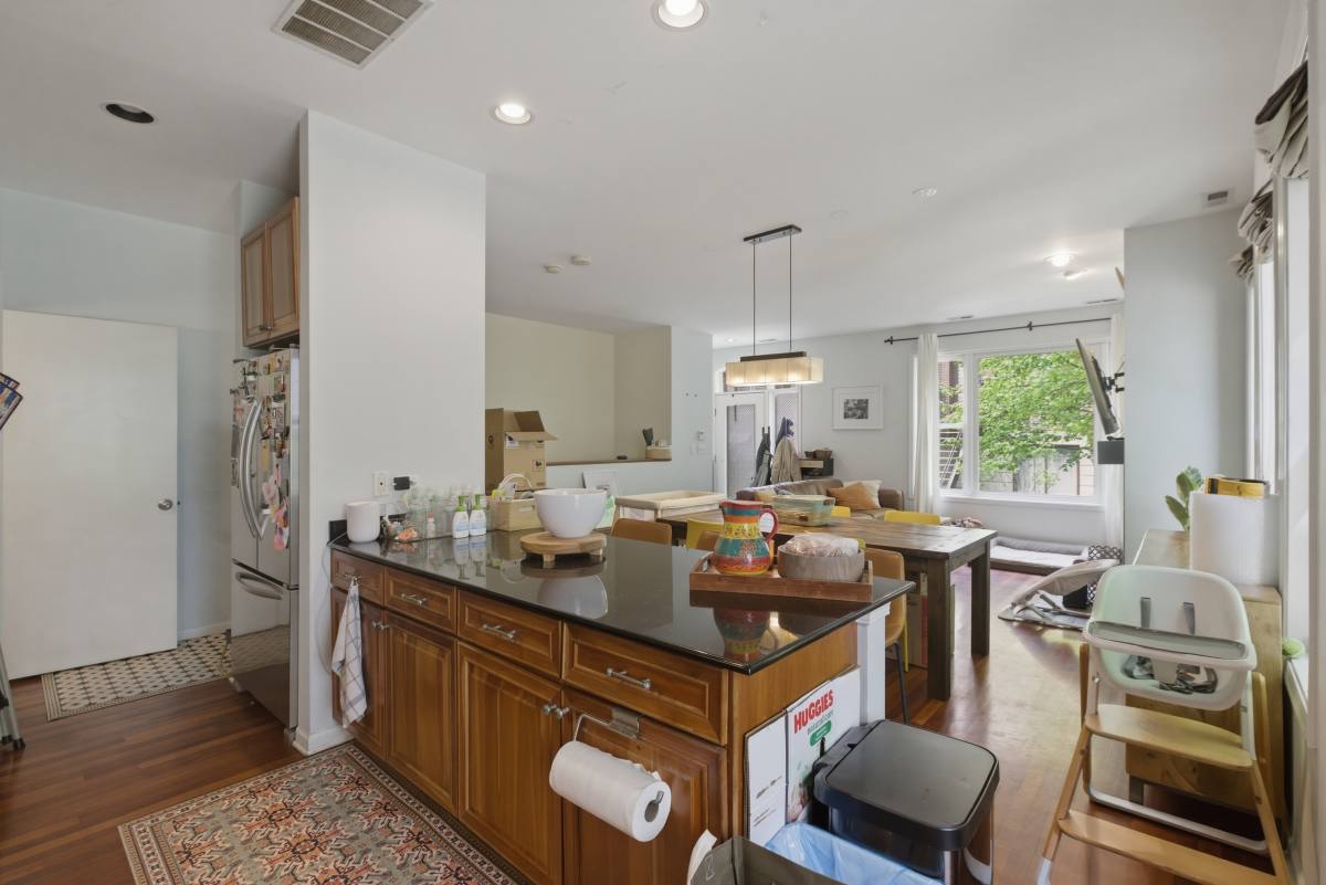 Townhouse for rent at 1323 S Indiana Parkway #TH, Chicago, IL 60605
