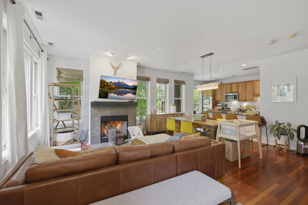 Townhouse for rent at 1323 S Indiana Parkway #TH, Chicago, IL 60605
