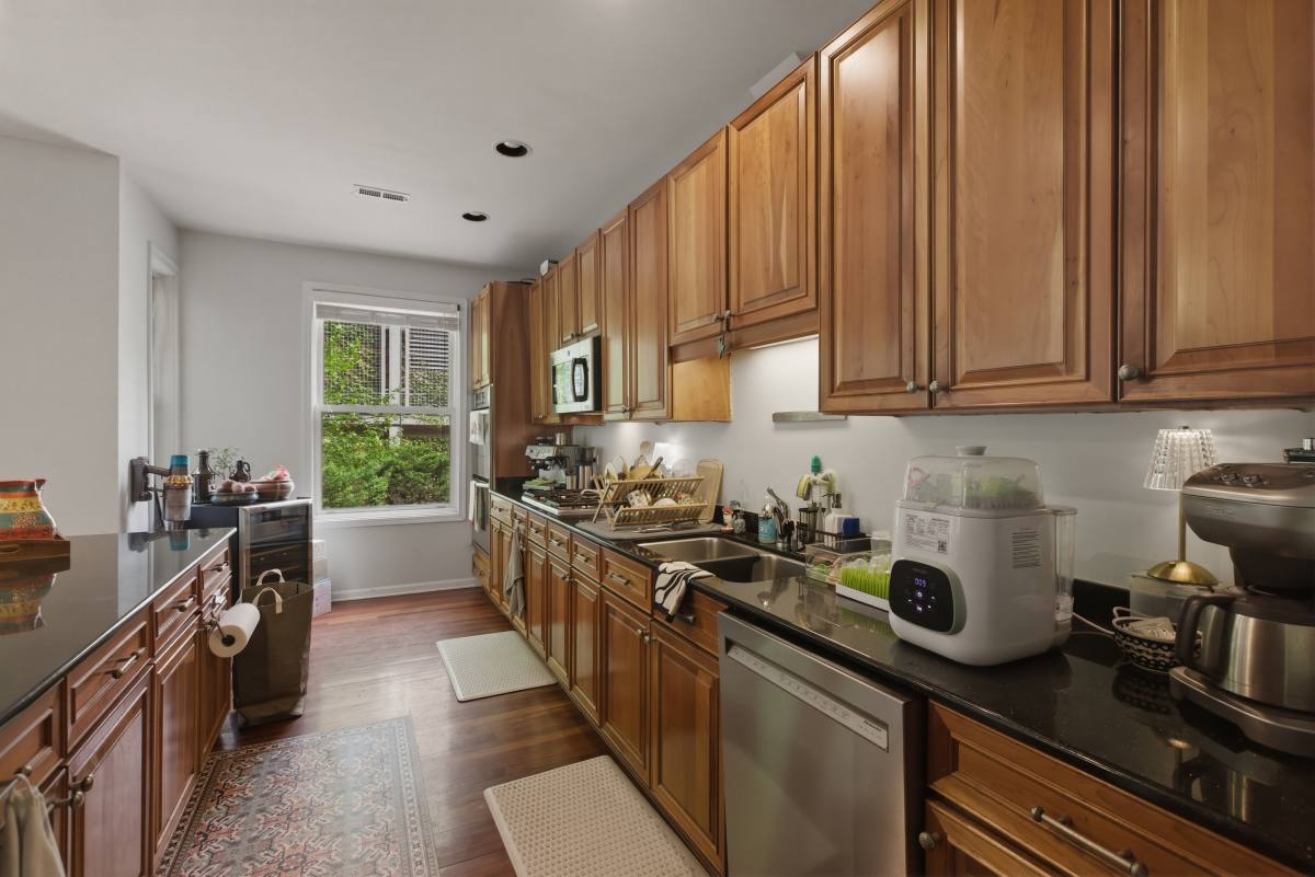 Townhouse for rent at 1323 S Indiana Parkway #TH, Chicago, IL 60605