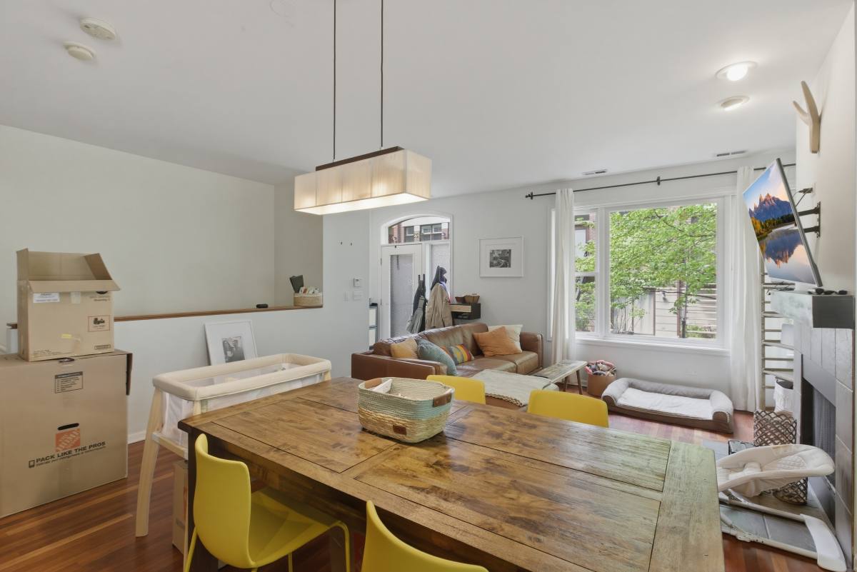 Townhouse for rent at 1323 S Indiana Parkway #TH, Chicago, IL 60605