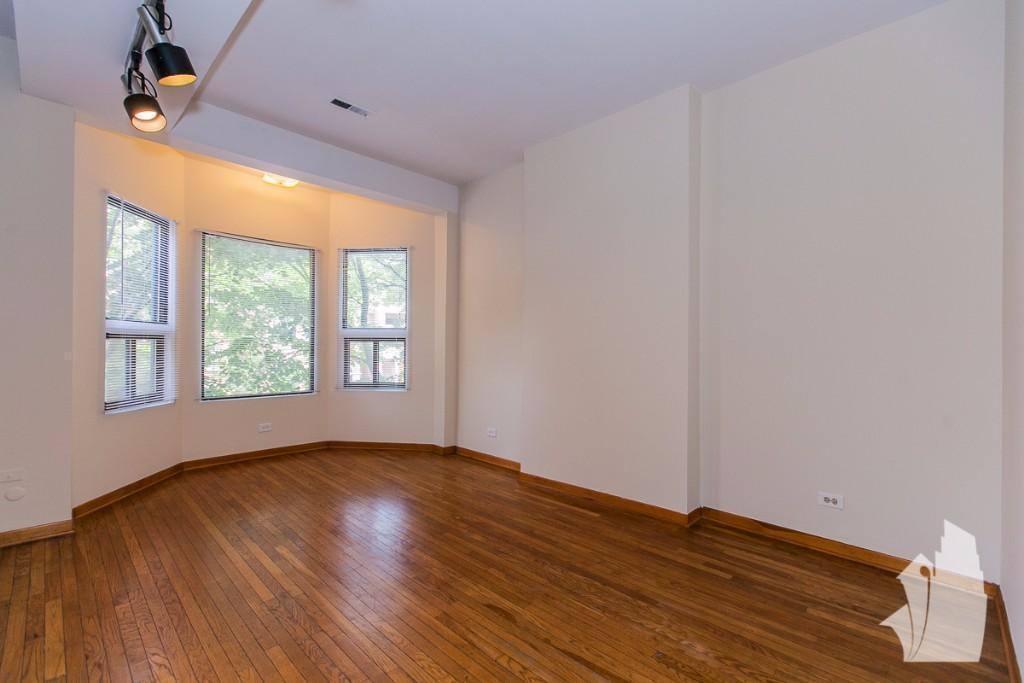 Apartment for rent at 877 W Lill Ave #2D, Chicago, IL 60614