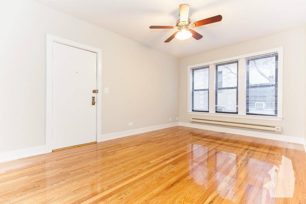 Apartment for rent at 623 W Melrose St #1M, Chicago, IL 60657