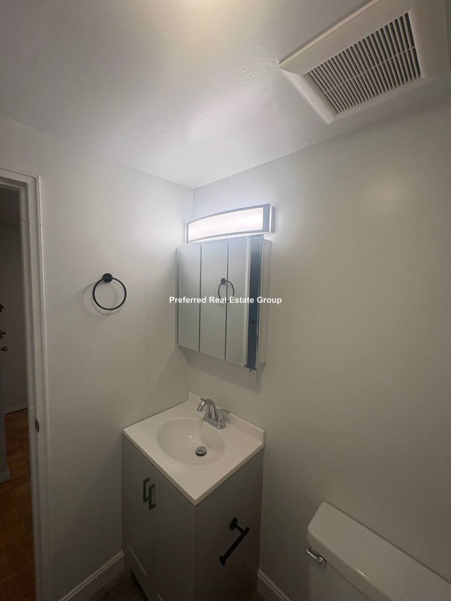 Apartment for rent at 340 Newton St #B, Chestnut Hill, MA 02467