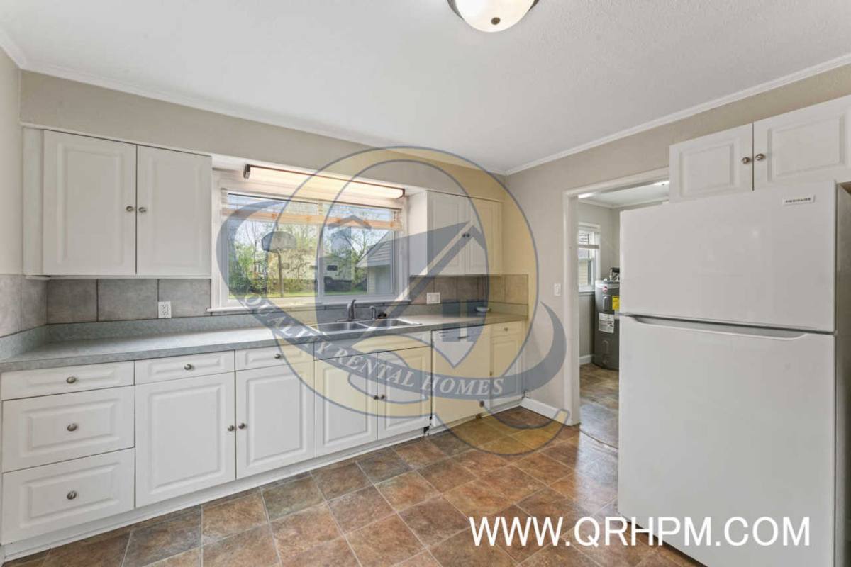 House for rent at 1141 W Cook Rd, Grand Blanc, MI 48439