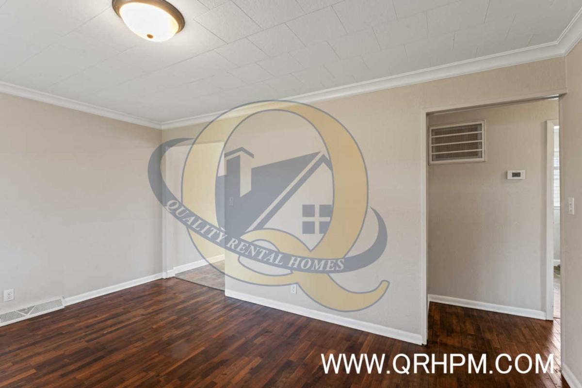 House for rent at 1141 W Cook Rd, Grand Blanc, MI 48439