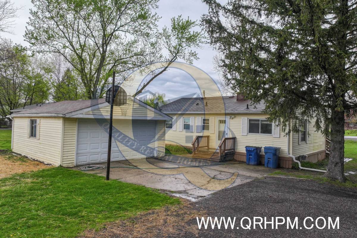 House for rent at 1141 W Cook Rd, Grand Blanc, MI 48439