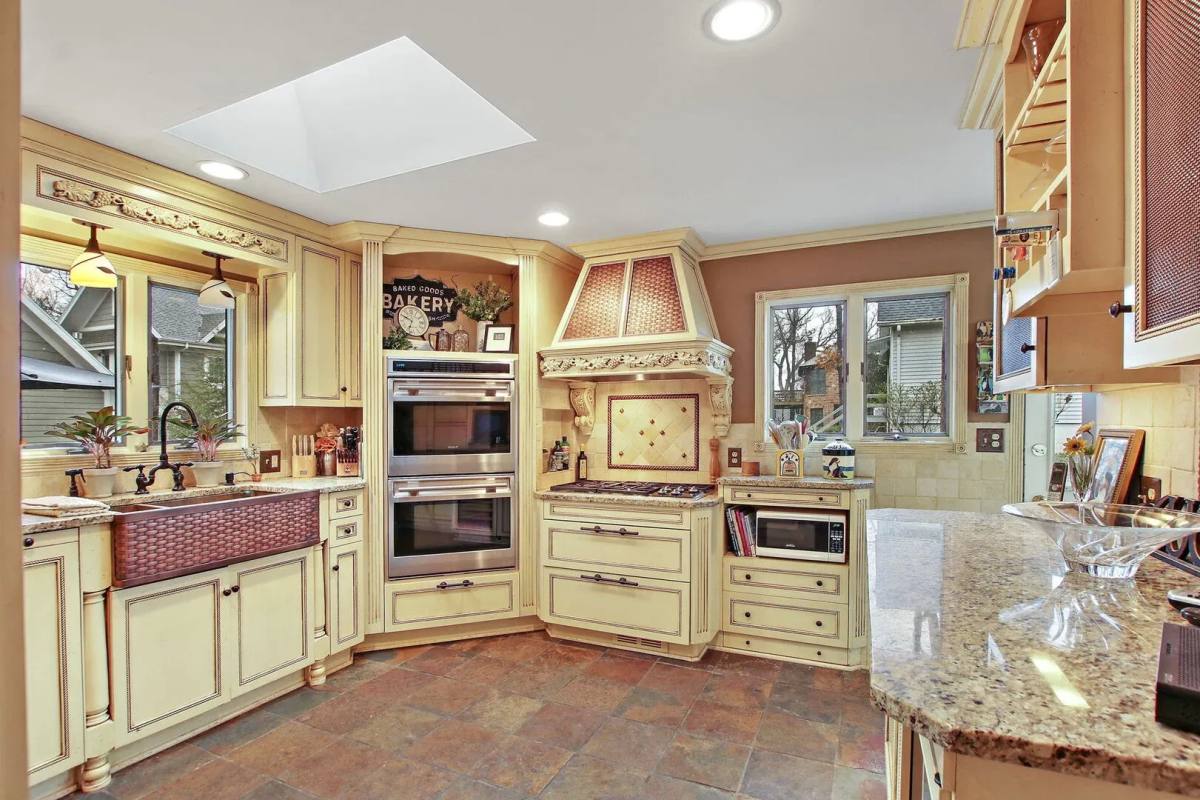 House for rent at 642 Agaming Rd, Fontana, WI 53125