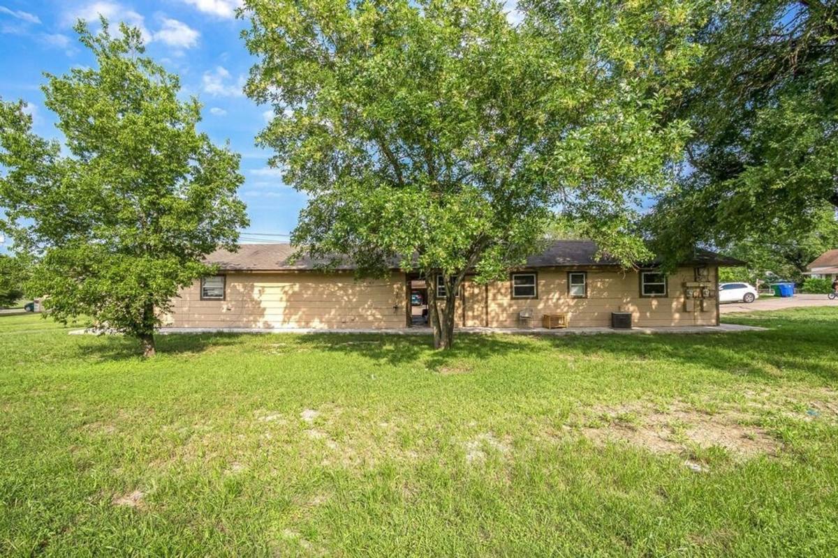 Apartment for rent at 303 E Eggleston St, Manor, TX 78653