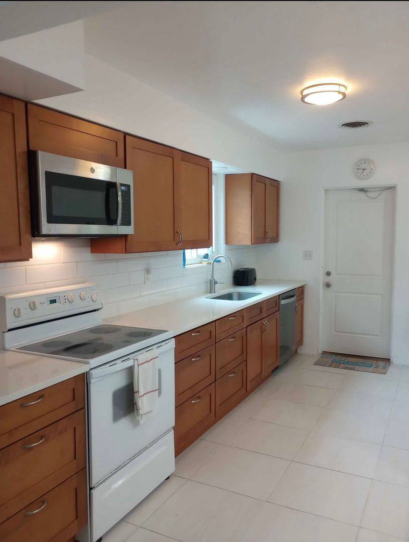 House for rent at 462 Magnolia St, Ormond Beach, FL 32176
