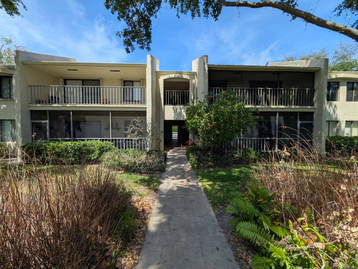 Condo for rent at 150 Pineview Rd, Jupiter, FL 33469