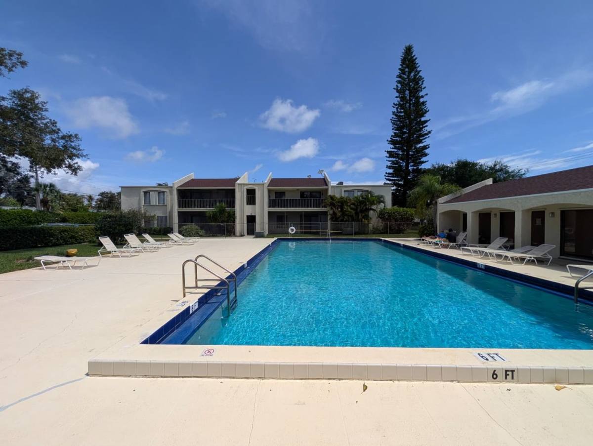 Condo for rent at 150 Pineview Rd, Jupiter, FL 33469