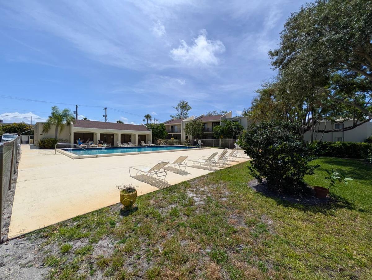 Condo for rent at 150 Pineview Rd, Jupiter, FL 33469