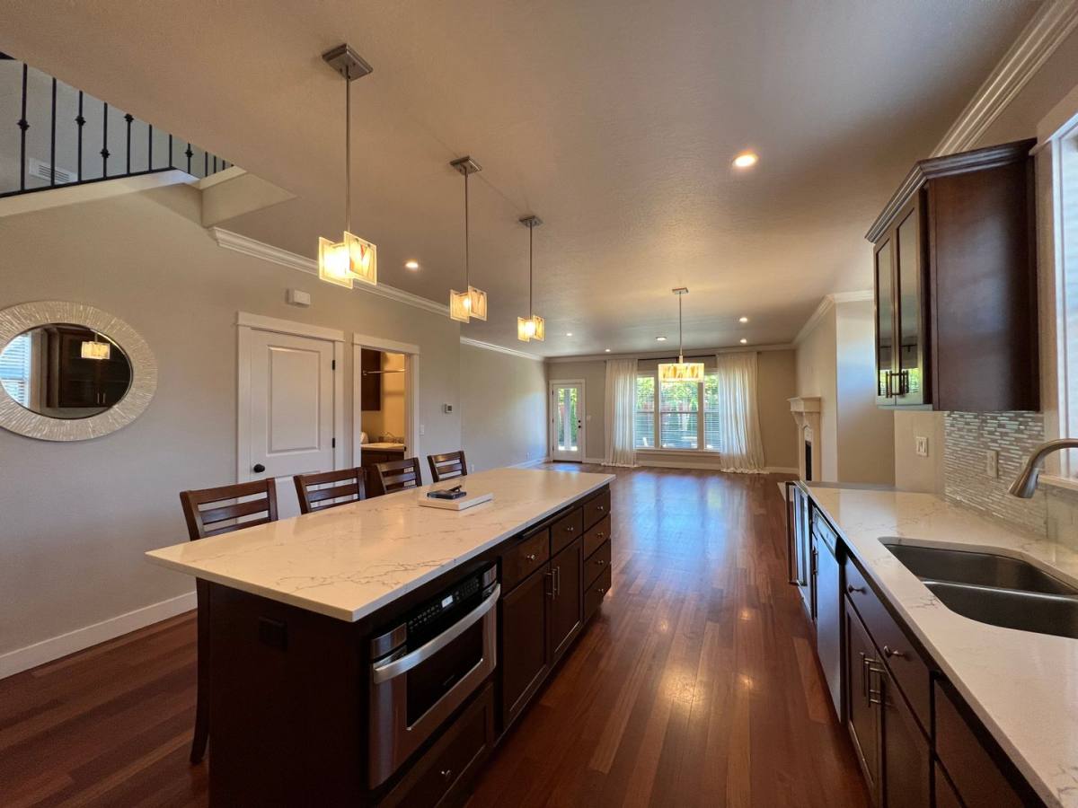 House for rent at 926 Robin Hood Ave, Eugene, OR 97401
