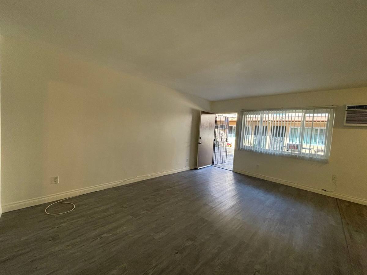 Apartment for rent at 526 E Windsor Rd, Glendale, CA 91205
