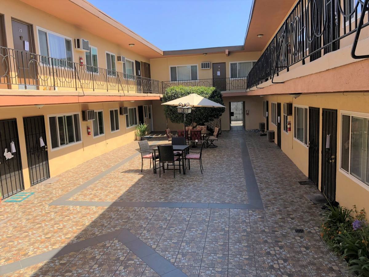 Apartment for rent at 526 E Windsor Rd, Glendale, CA 91205