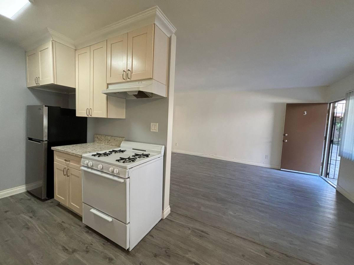 Apartment for rent at 526 E Windsor Rd, Glendale, CA 91205