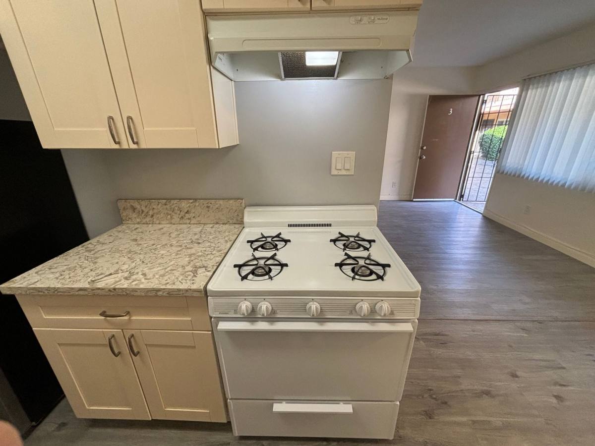 Apartment for rent at 526 E Windsor Rd, Glendale, CA 91205