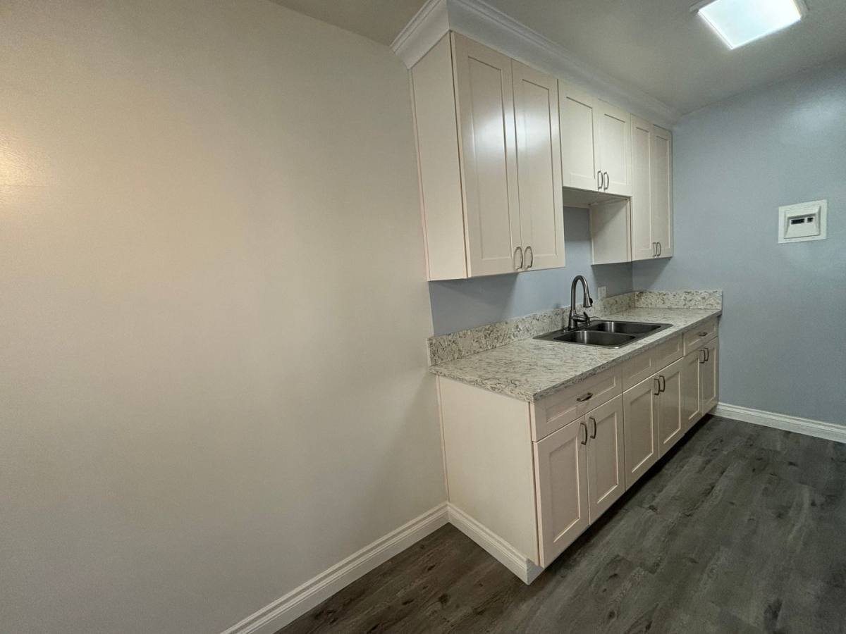 Apartment for rent at 526 E Windsor Rd, Glendale, CA 91205