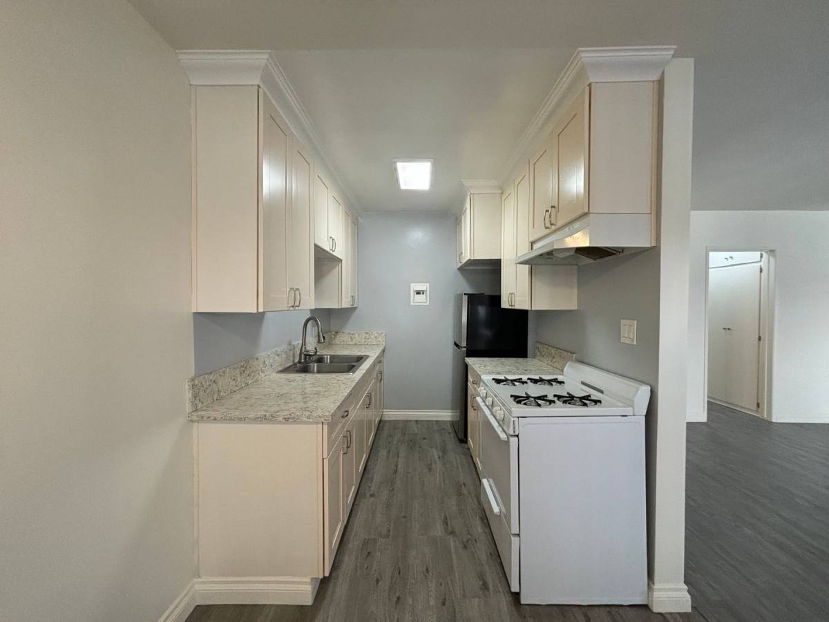 Apartment for rent at 526 E Windsor Rd, Glendale, CA 91205