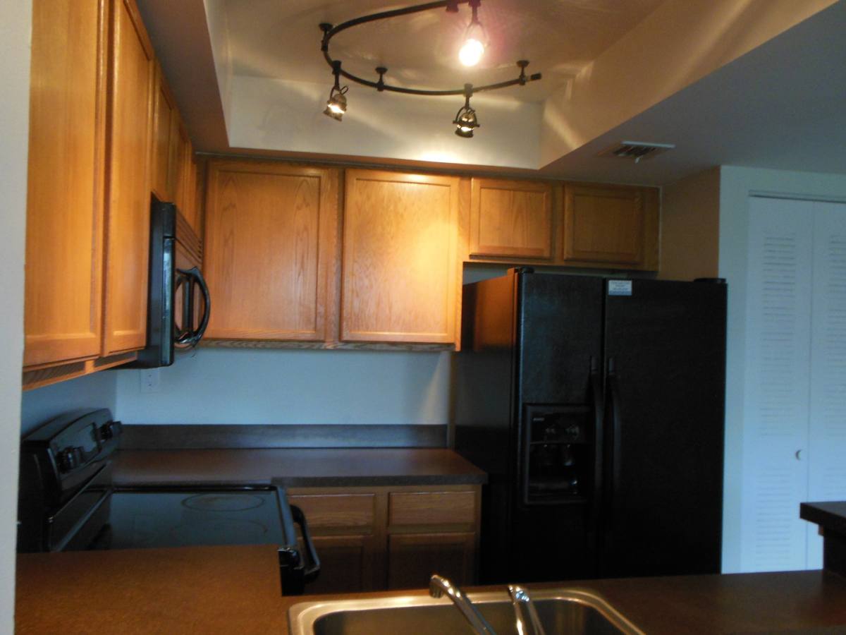 Apartment for rent at 700 Executive Center Dr, West Palm Beach, FL 33401