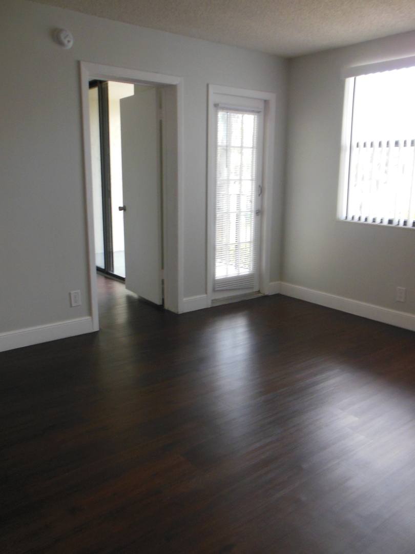 Apartment for rent at 700 Executive Center Dr, West Palm Beach, FL 33401