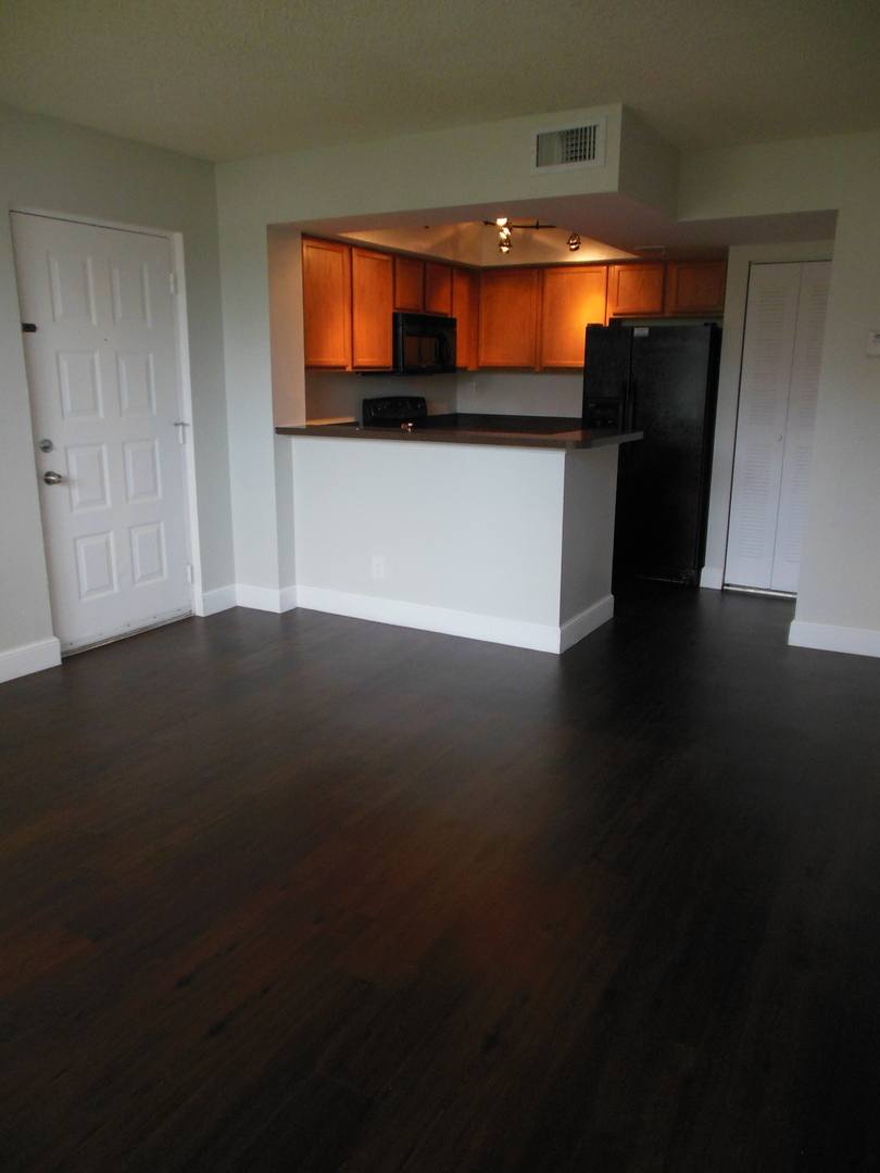 Apartment for rent at 700 Executive Center Dr, West Palm Beach, FL 33401