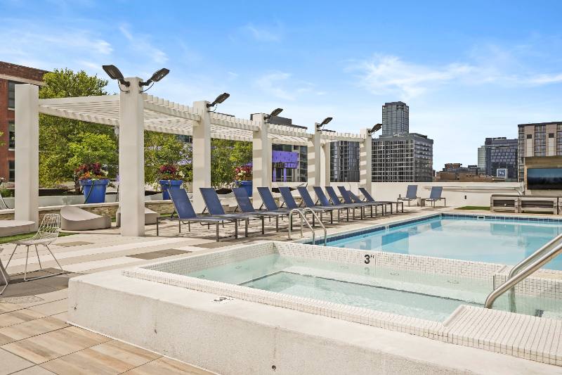 Apartment for rent at 710 W Adams St, Chicago, IL 60661
