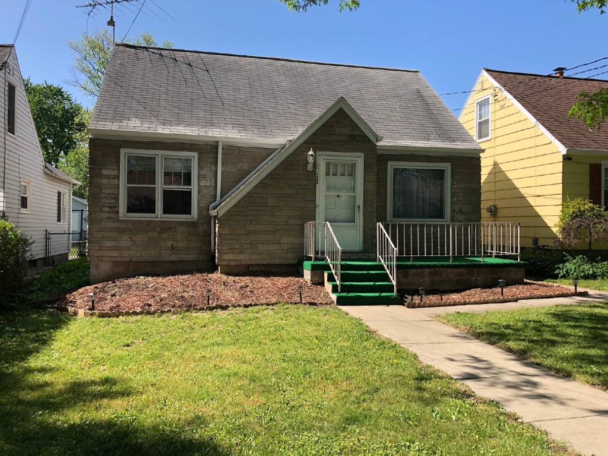 House for rent at 1345 Roselle Ave, Niagara Falls, NY 14305