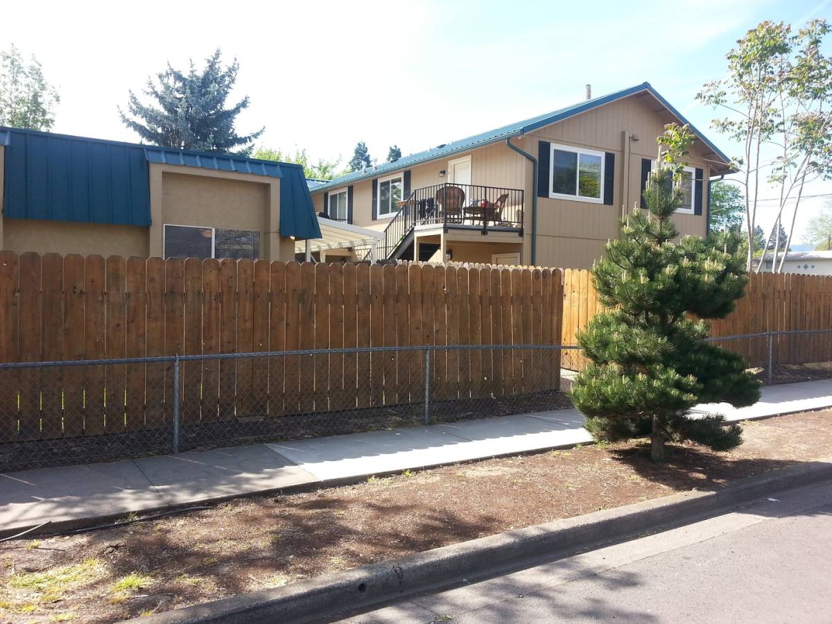Apartment for rent at 504 S Holly, Medford, OR 97501