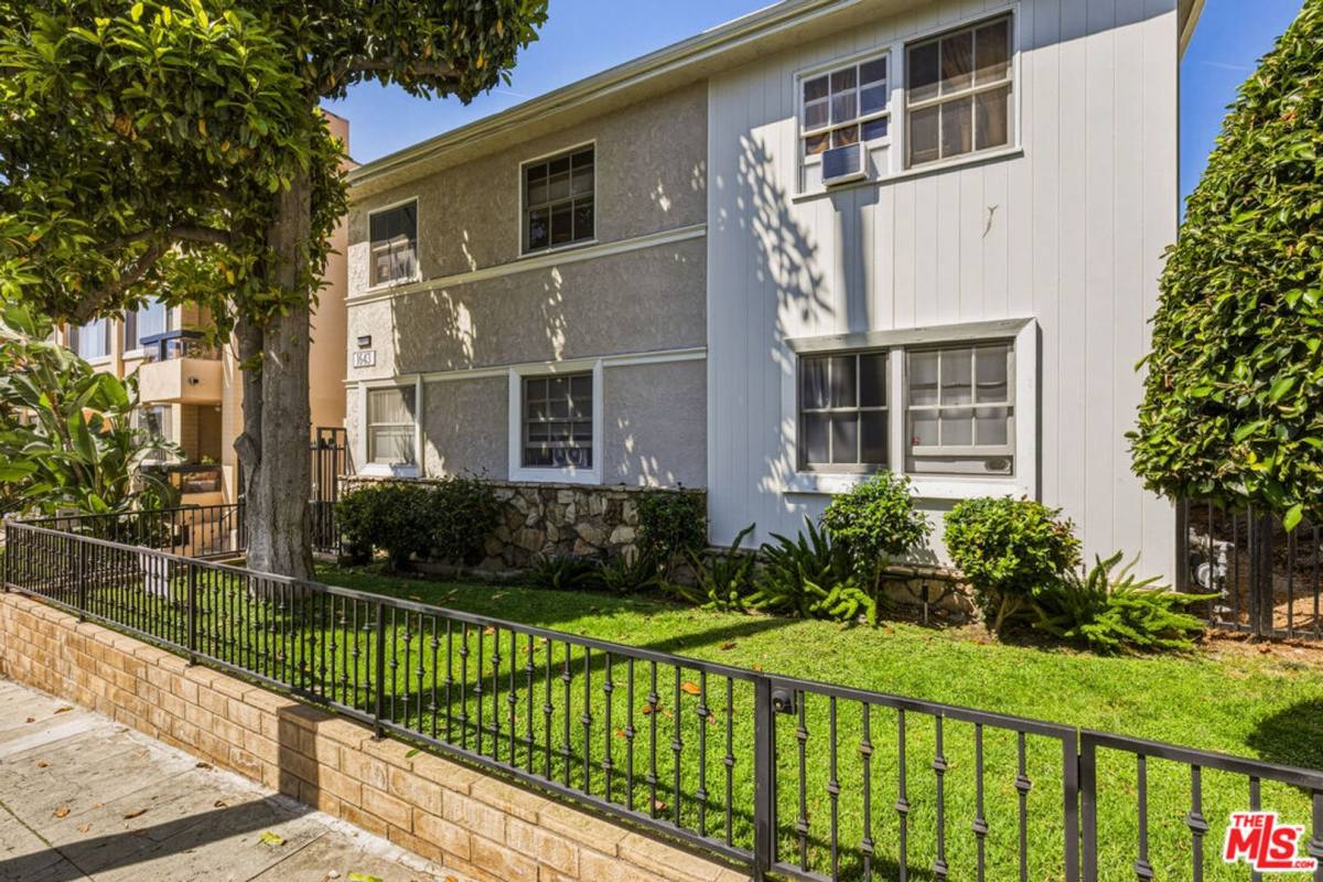 Apartment for rent at 1643 N Formosa Ave, Los Angeles, CA 90046