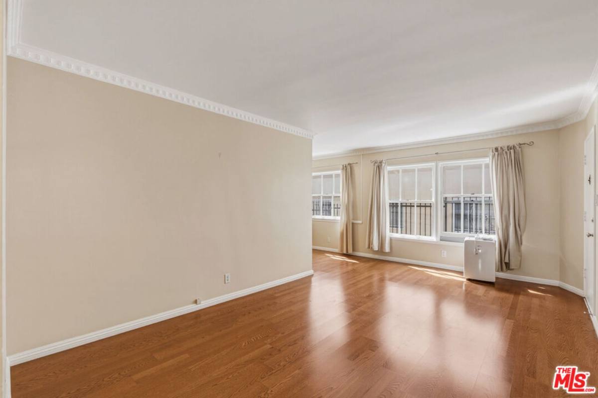 Apartment for rent at 1643 N Formosa Ave, Los Angeles, CA 90046