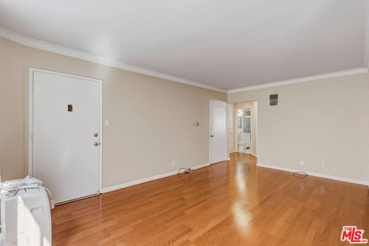 Apartment for rent at 1643 N Formosa Ave, Los Angeles, CA 90046