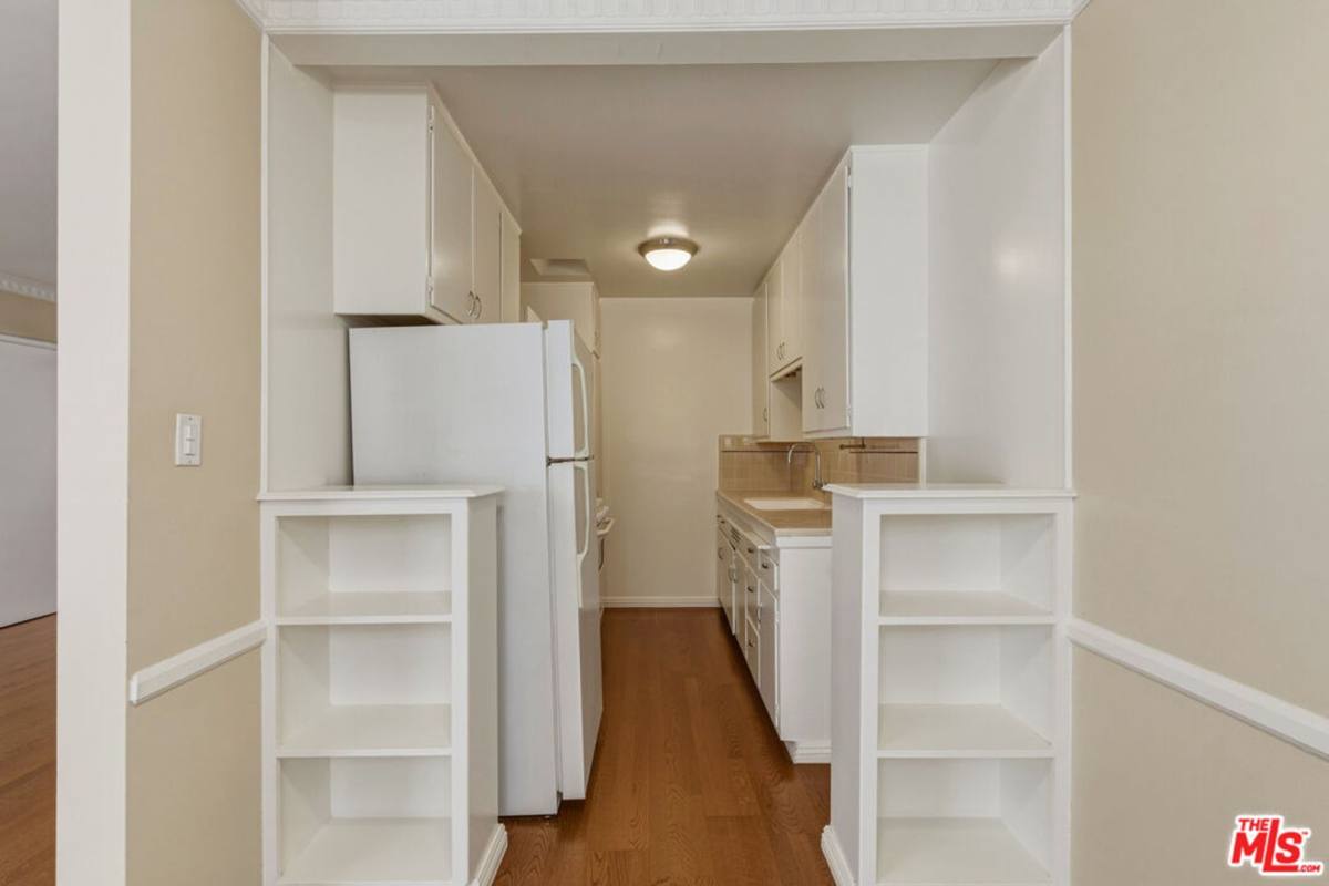 Apartment for rent at 1643 N Formosa Ave, Los Angeles, CA 90046