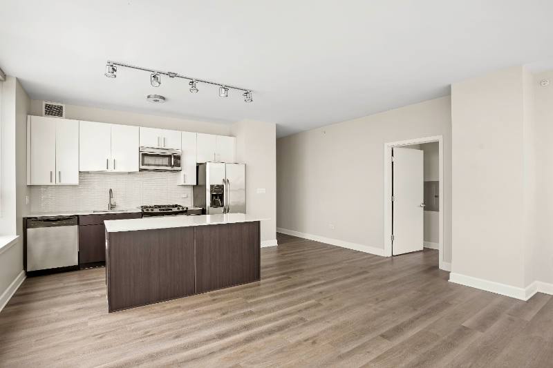Apartment for rent at 728 W Adams St, Chicago, IL 60661