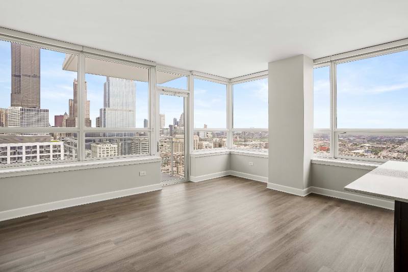 Apartment for rent at 728 W Adams St, Chicago, IL 60661