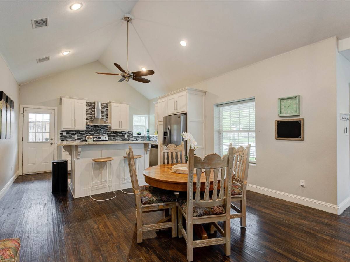 House for rent at 2521 Benbrook Blvd, Fort Worth, TX 76109