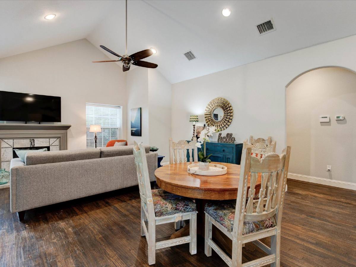 House for rent at 2521 Benbrook Blvd, Fort Worth, TX 76109