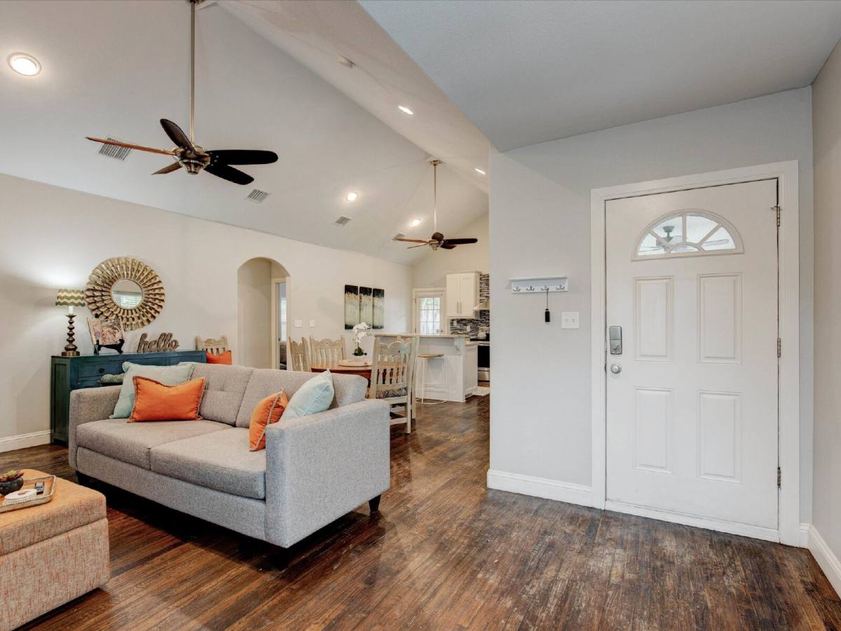 House for rent at 2521 Benbrook Blvd, Fort Worth, TX 76109