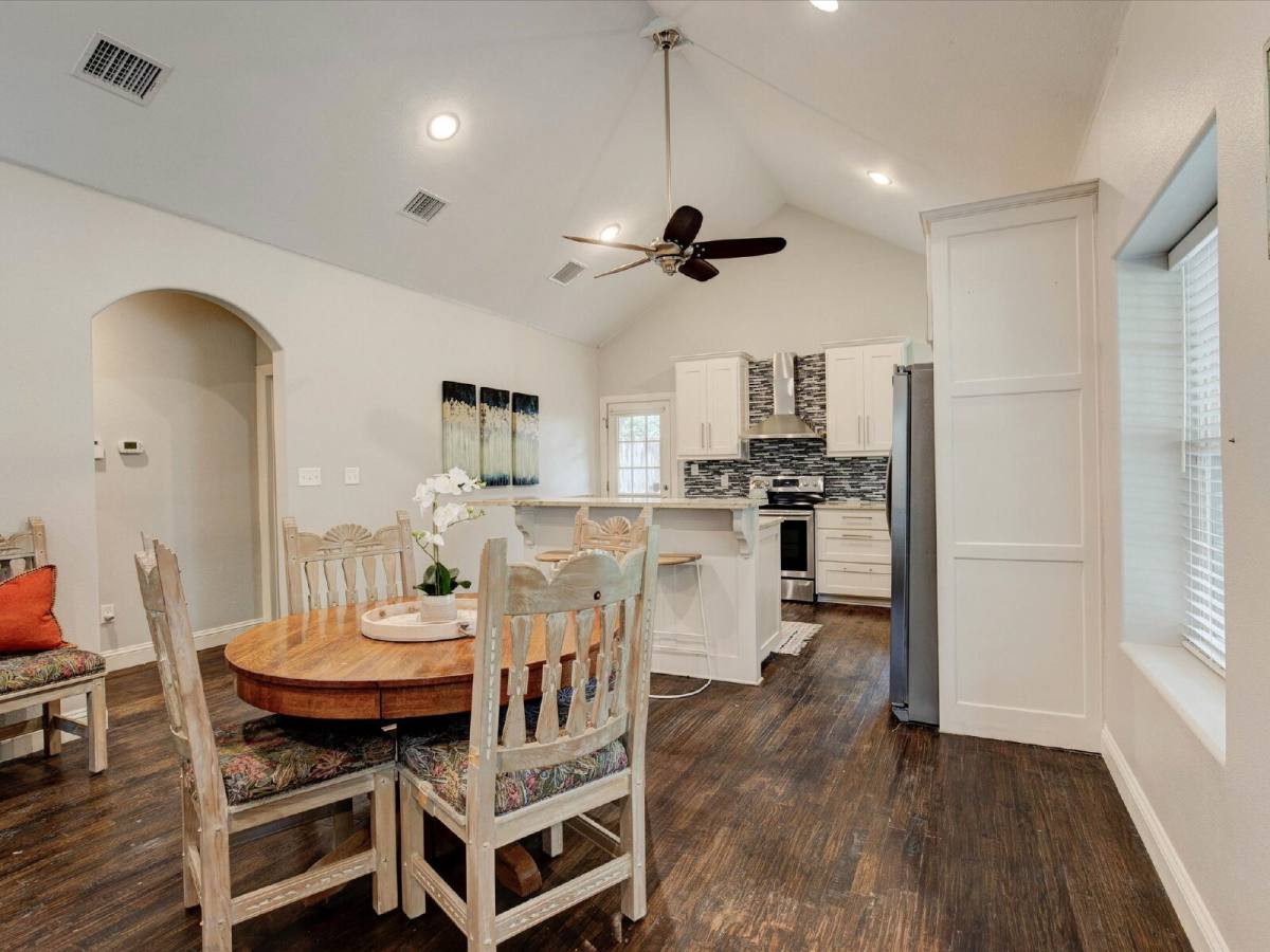 House for rent at 2521 Benbrook Blvd, Fort Worth, TX 76109