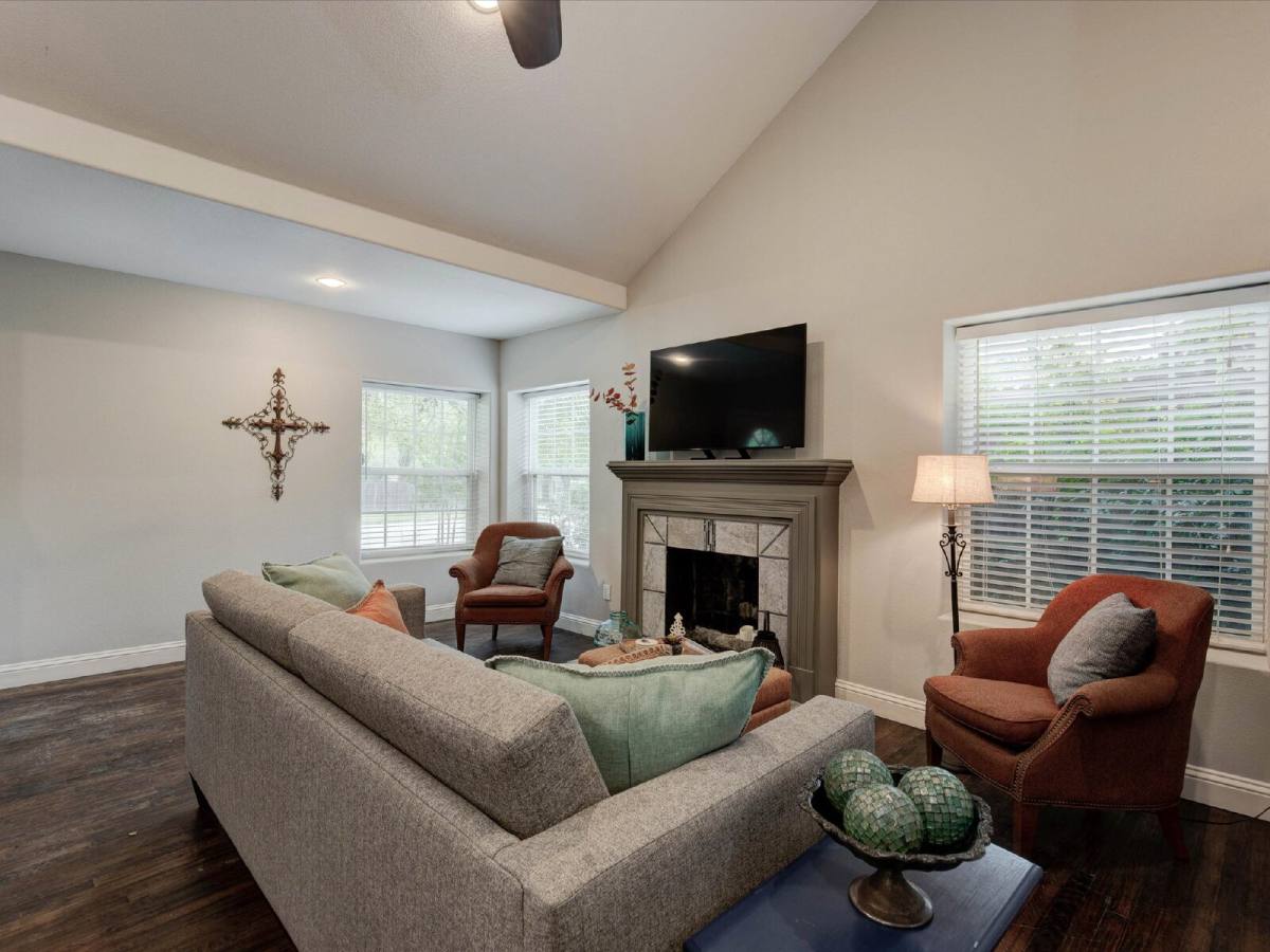 House for rent at 2521 Benbrook Blvd, Fort Worth, TX 76109