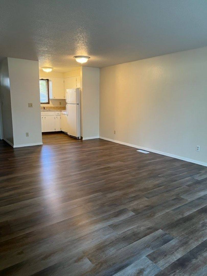 Apartment for rent at 4975 13th Ave NE, Salem, OR 97303