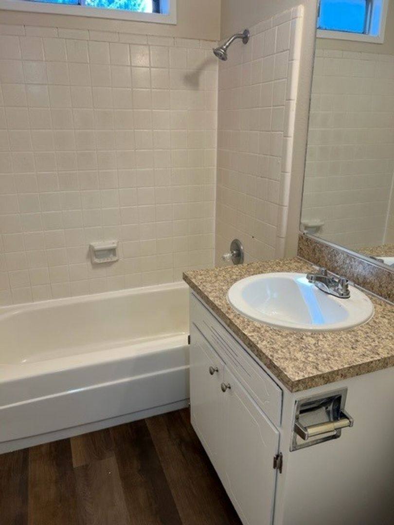 Apartment for rent at 4975 13th Ave NE, Salem, OR 97303