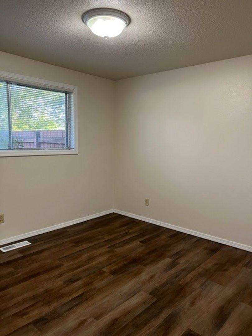 Apartment for rent at 4975 13th Ave NE, Salem, OR 97303