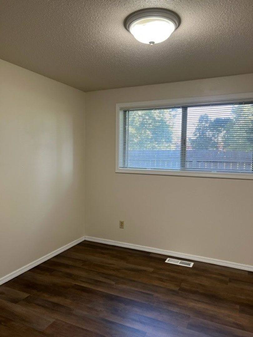 Apartment for rent at 4975 13th Ave NE, Salem, OR 97303